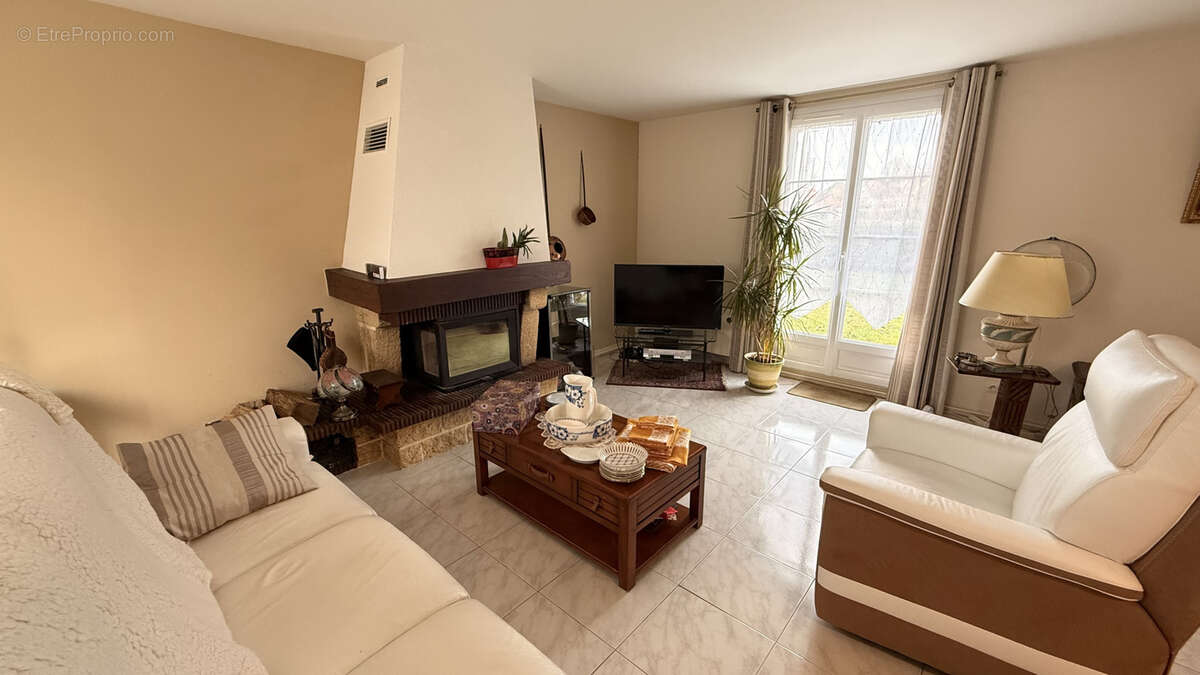 Maison à SAINT-PRYVE-SAINT-MESMIN