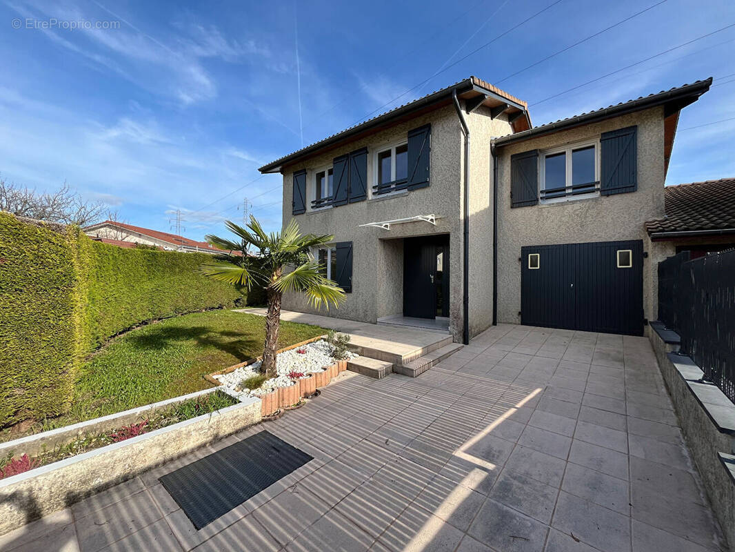 Maison à LA TOUR-DU-PIN