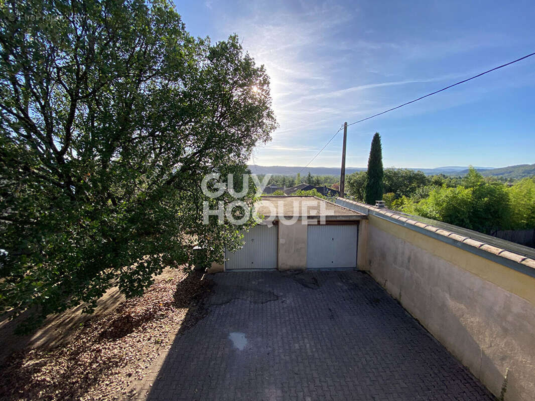 Maison à SAINT-ETIENNE-DE-FONTBELLON