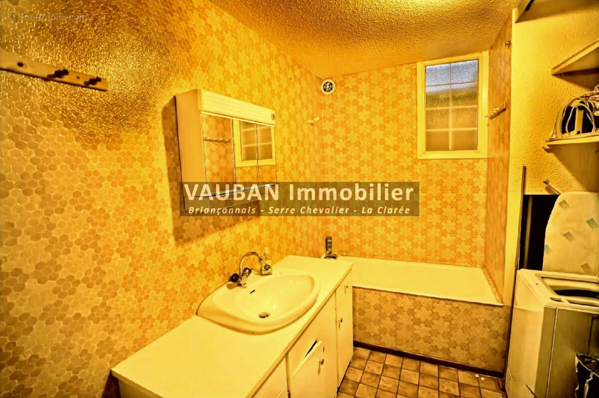 Deux appartements de type  studio + cave - briancon - vieille ville - photo 9