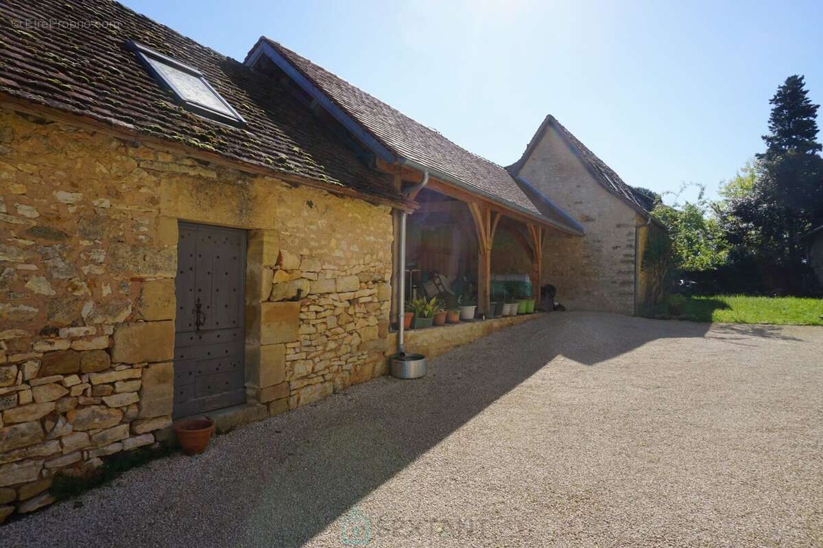 Superbe ensemble immobilier du XIXe siècle situé au coeur de la nature préservée du Périgord vert. - photo 5