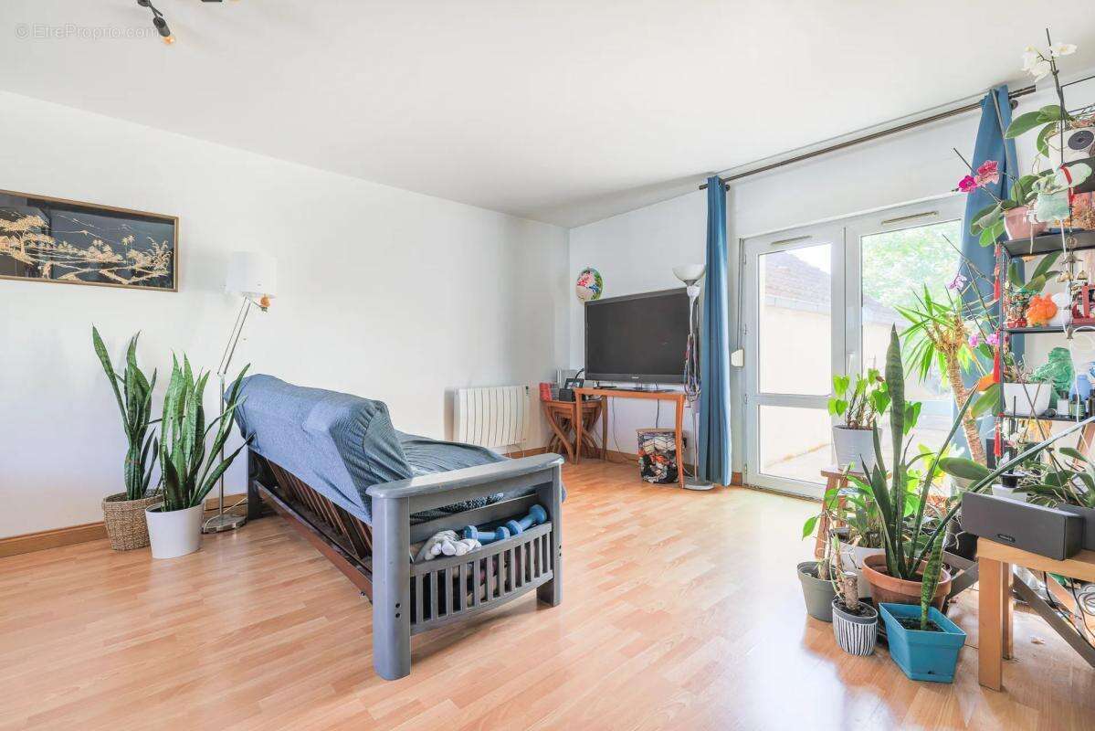 Appartement à SAULX-LES-CHARTREUX