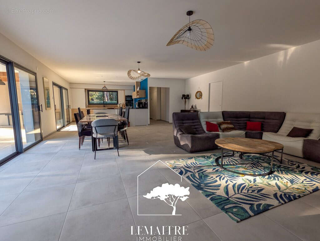 Maison à LES MATHES