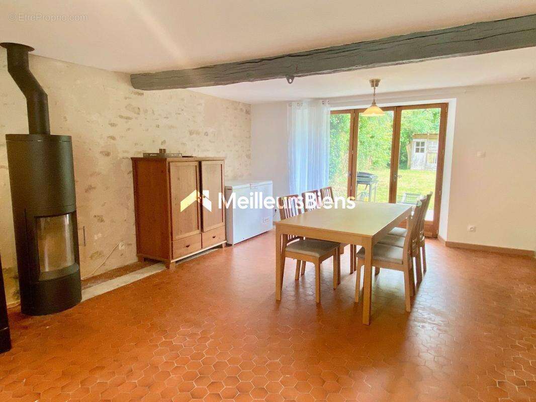 Maison à MONTJAVOULT