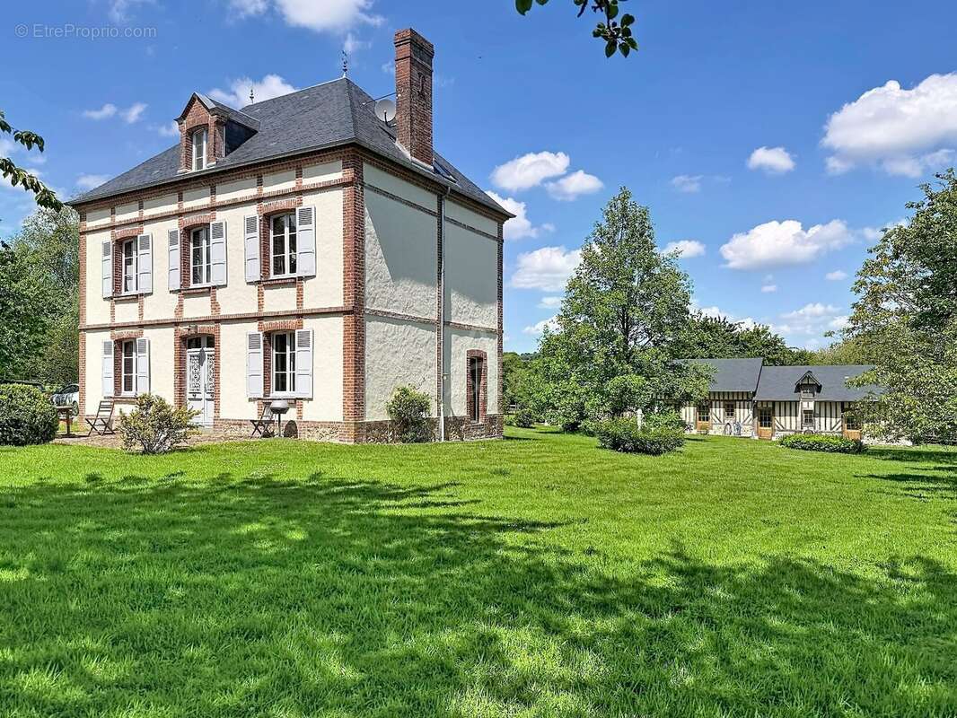 Propriété normande rénovée avec gîte, dépendances et herbage - photo 2