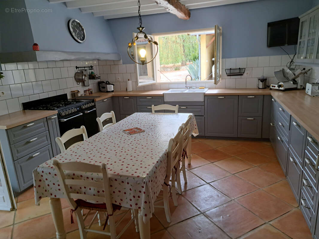 Propriete avec maison-piscine-terrain-local-bois - photo 6