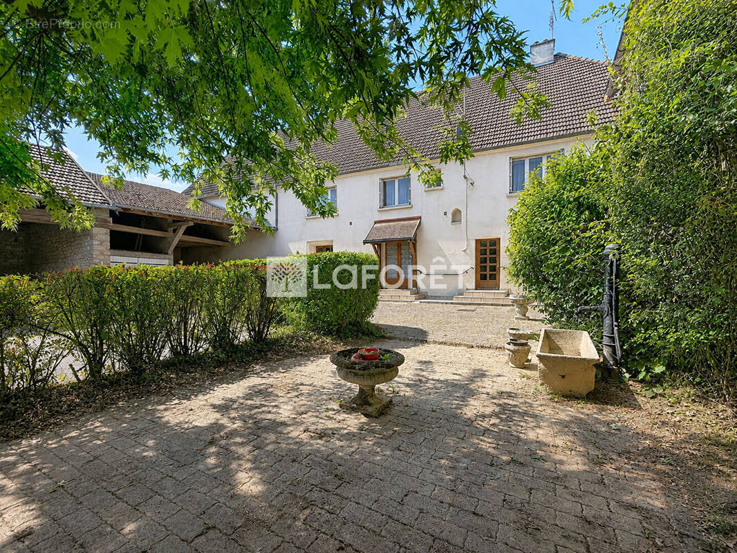 Maison à VELESMES-ECHEVANNE