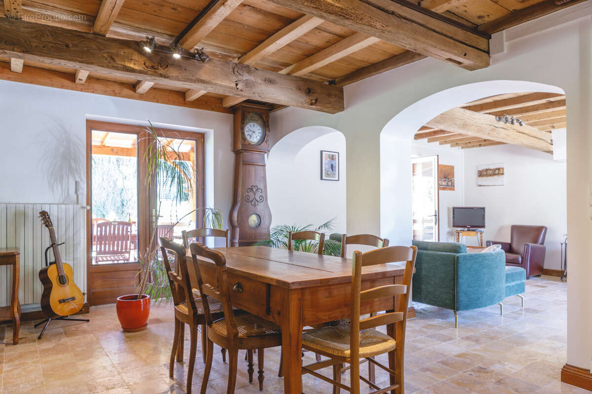 Maison à MOGNENEINS