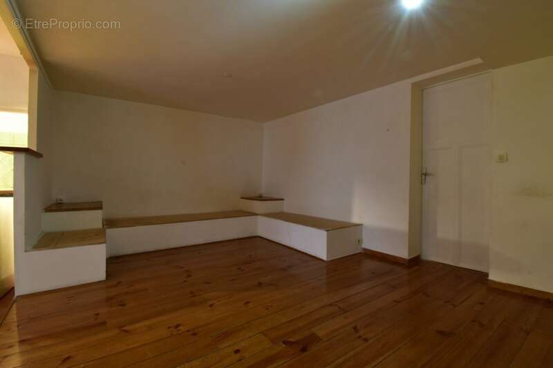 Appartement à LES MEES