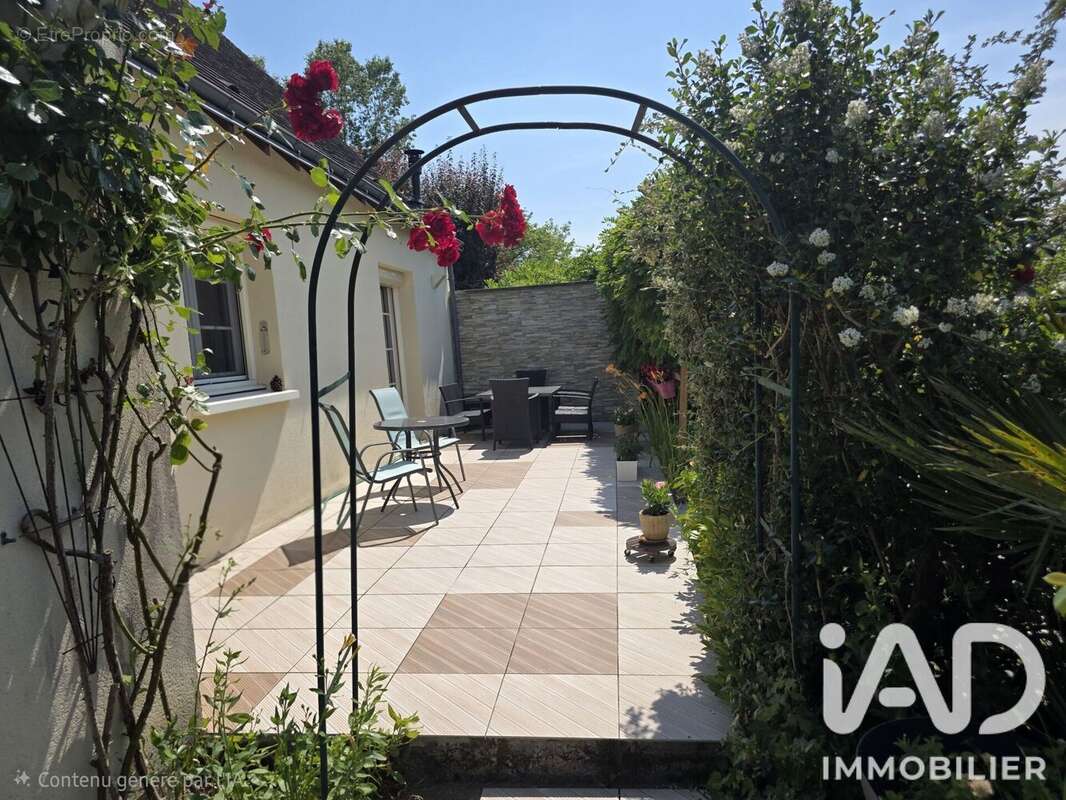 Maison 120 m² à Saint-Etienne-De-Chigny  - photo 7