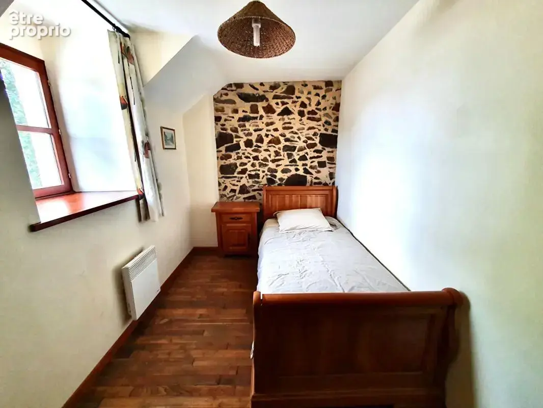 Sally HICKEY vous présente cette maison ancienne rénovée en pierres. 6 pièces, jardin clos & grand parking - photo 12