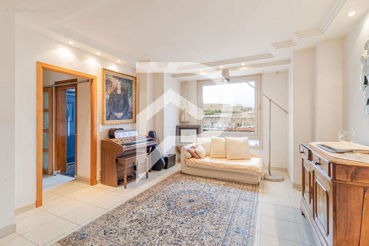 Appartement à MARSEILLE-2E