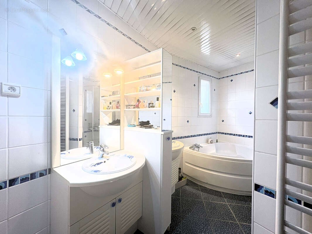 Maison à SAINT-MAUR-DES-FOSSES