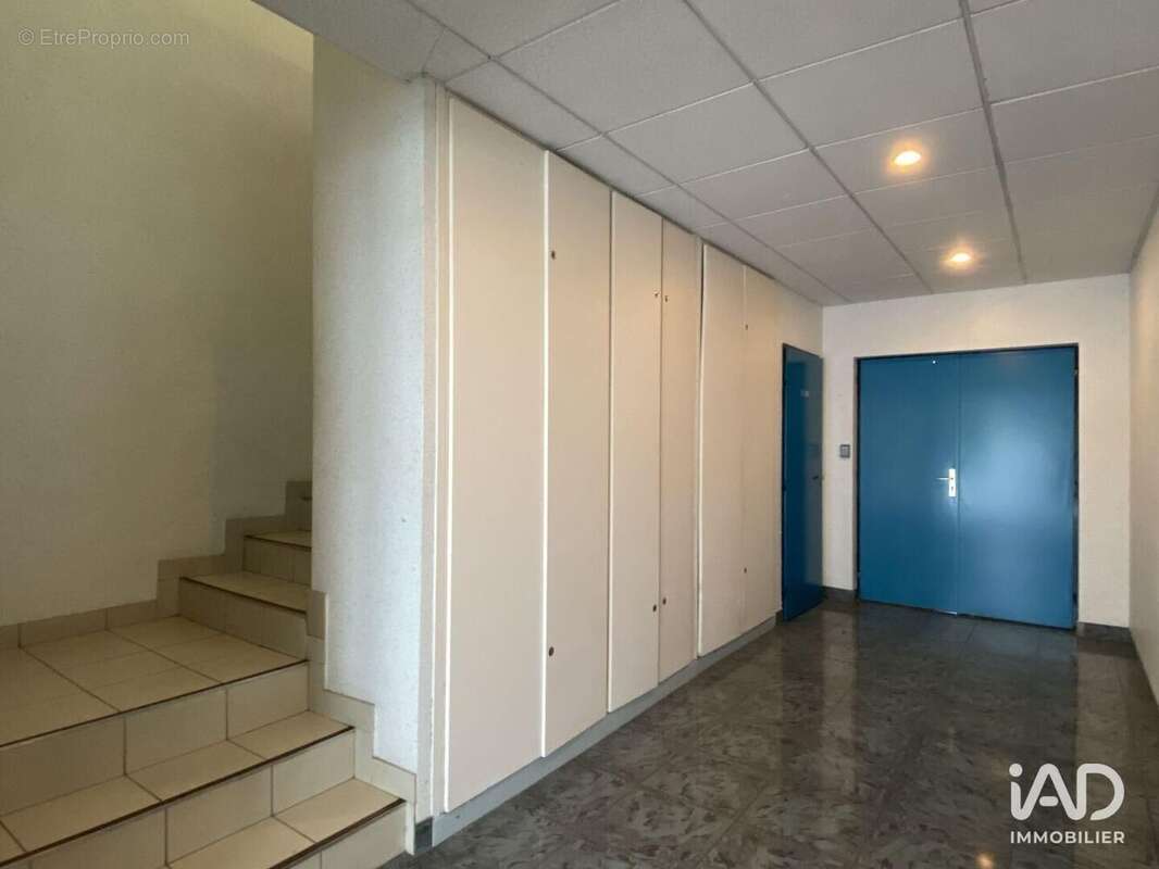 Photo 5 - Commerce à JOUY-AUX-ARCHES