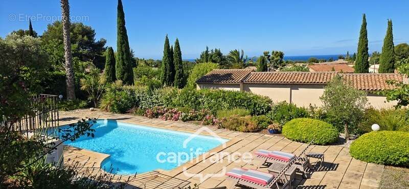 Maison à vendre 4 pièces VUE MER + Garage 55m² + Piscine SANARY SUR MER (83) - photo 8