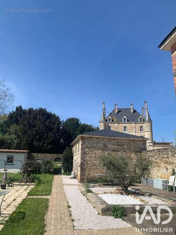 850 m² à Chantonnay  - photo 5