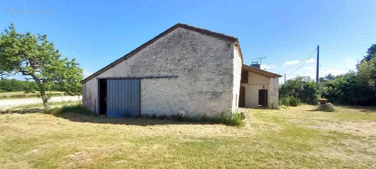 Maison à MONTAIGU-DE-QUERCY