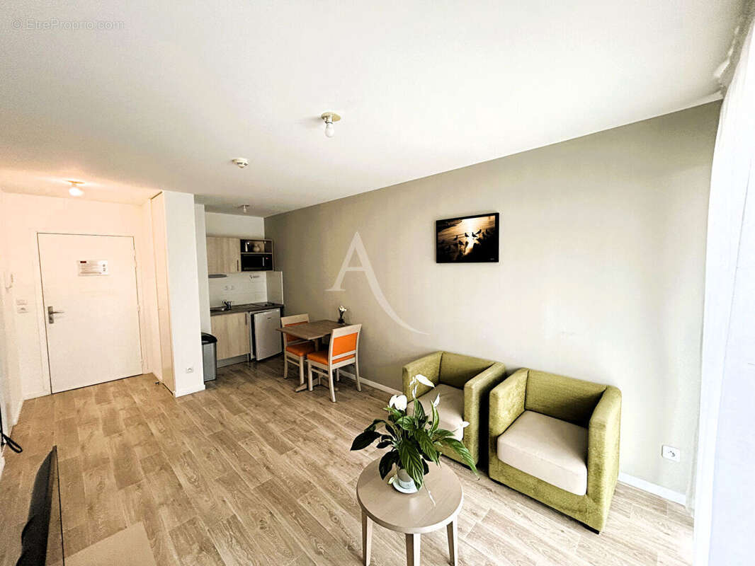 Bel appartement 2 pièces, terrasse parking dans résidence sénioriale au Mas Vermeil - photo 3