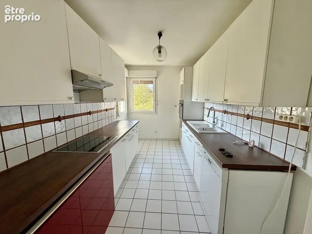 Divonne les Bains 01220, T4 122m2 dernier étage, balcons, garages, parking. - photo 8