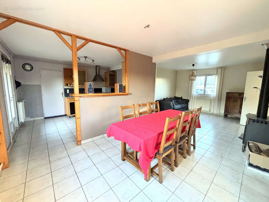 Maison à VEAUCHETTE