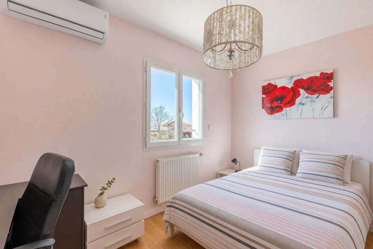 Maison familiale de 176m² – Matériaux de qualité, aucun travaux, cadre très paisible - photo 12