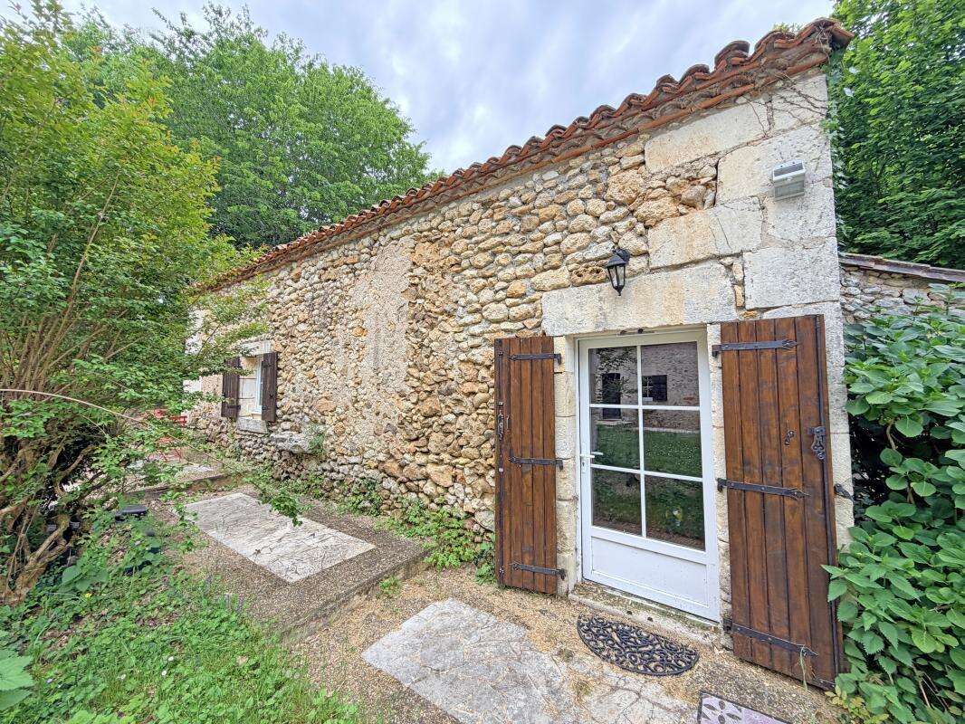Maison à SAINT-JEAN-D'ESTISSAC