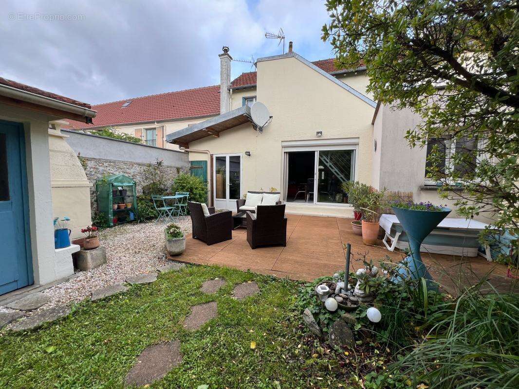 Maison à FERRIERES-EN-BRIE