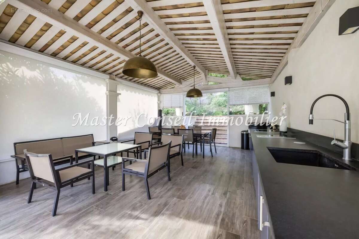 Vue Mer , Villa rénovée 280M²  contemporaine.  Parc arboré  2500M² - photo 9