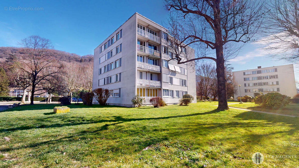 Appartement à SAINT-MARTIN-D'HERES