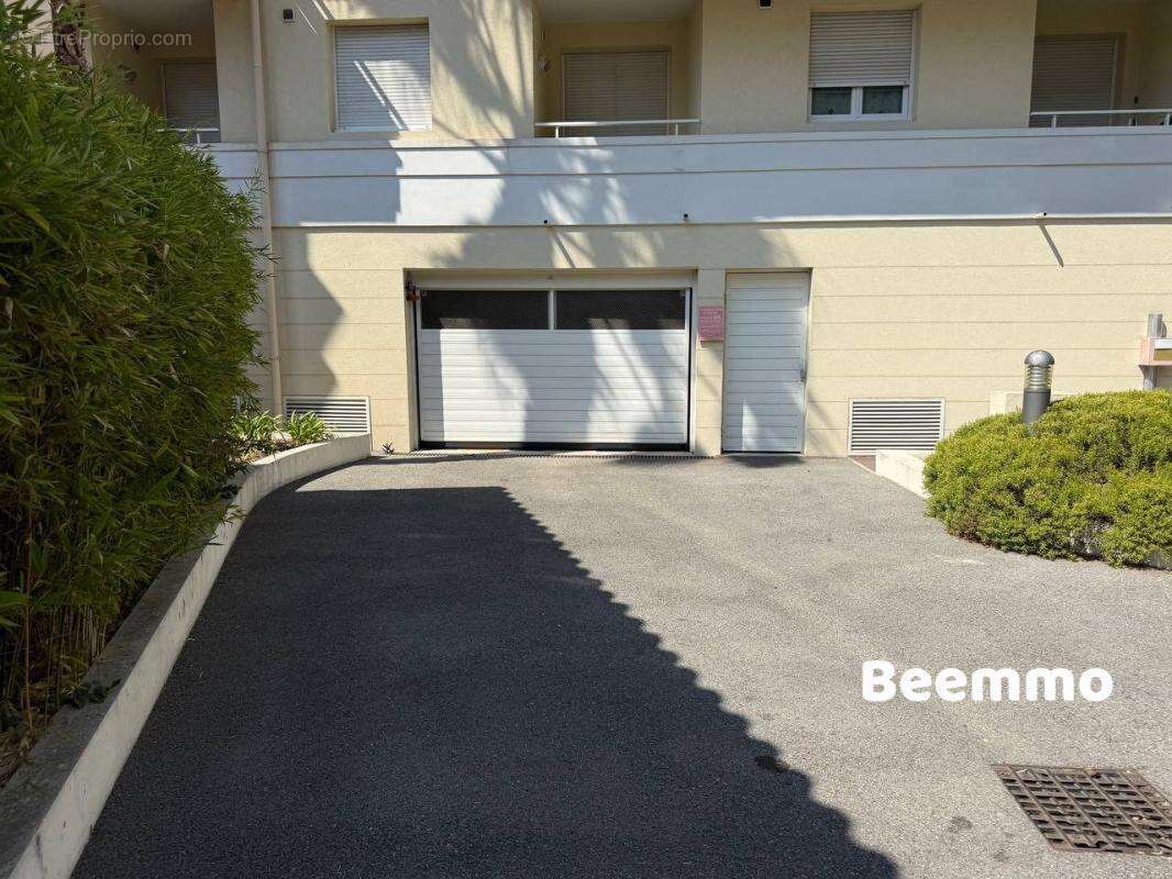 Double place de parking en enfilade, rue Michelet Nice - photo 2