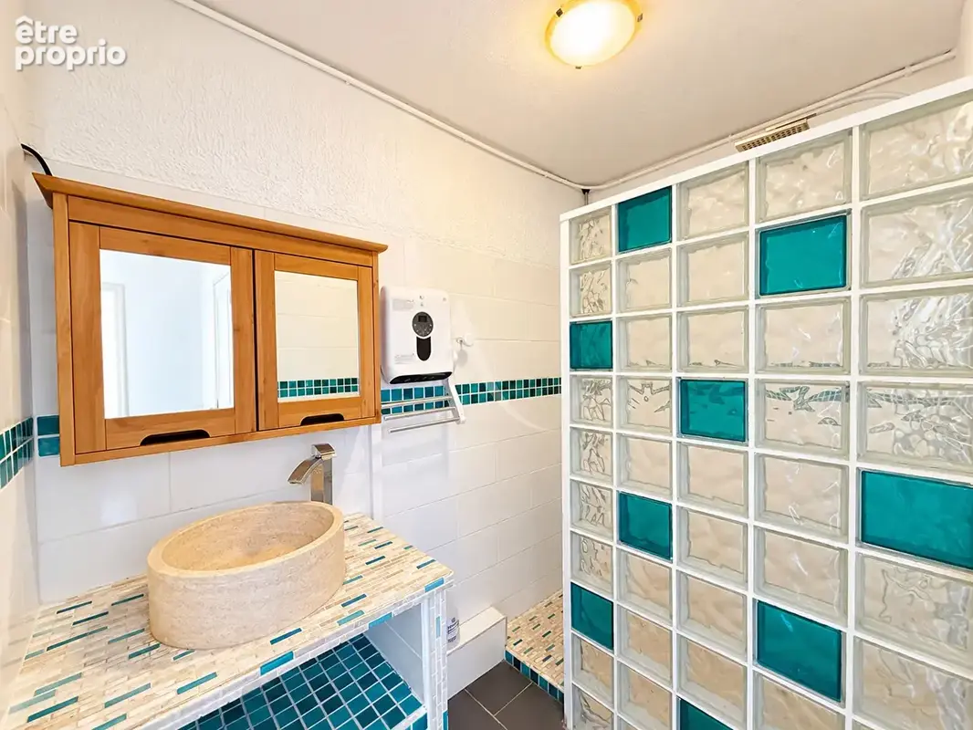 Appartement T4, 97 m2 avec deux balcons, cave et place de parking en sus - photo 6