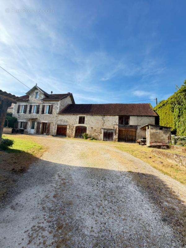 À renover  maison 4 chambres à 15 minutes de sarlat - photo 2