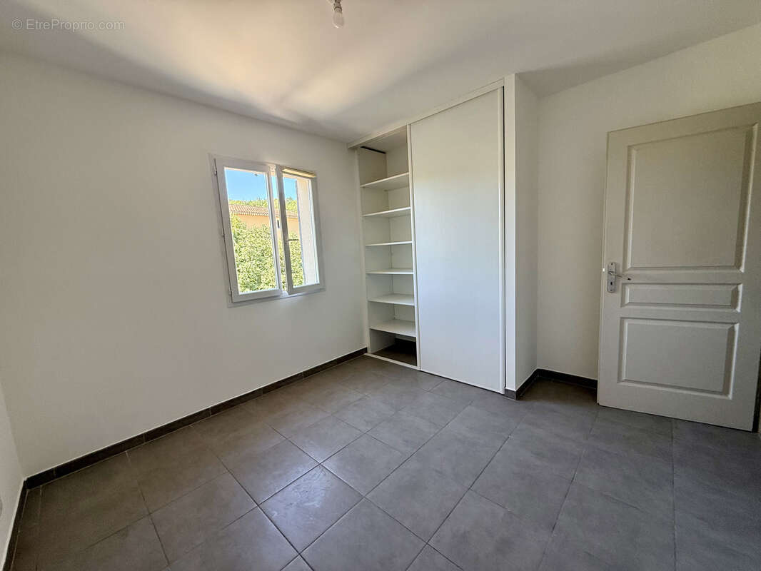 Maison 3 chambres avec jardin et abris voiture - photo 10