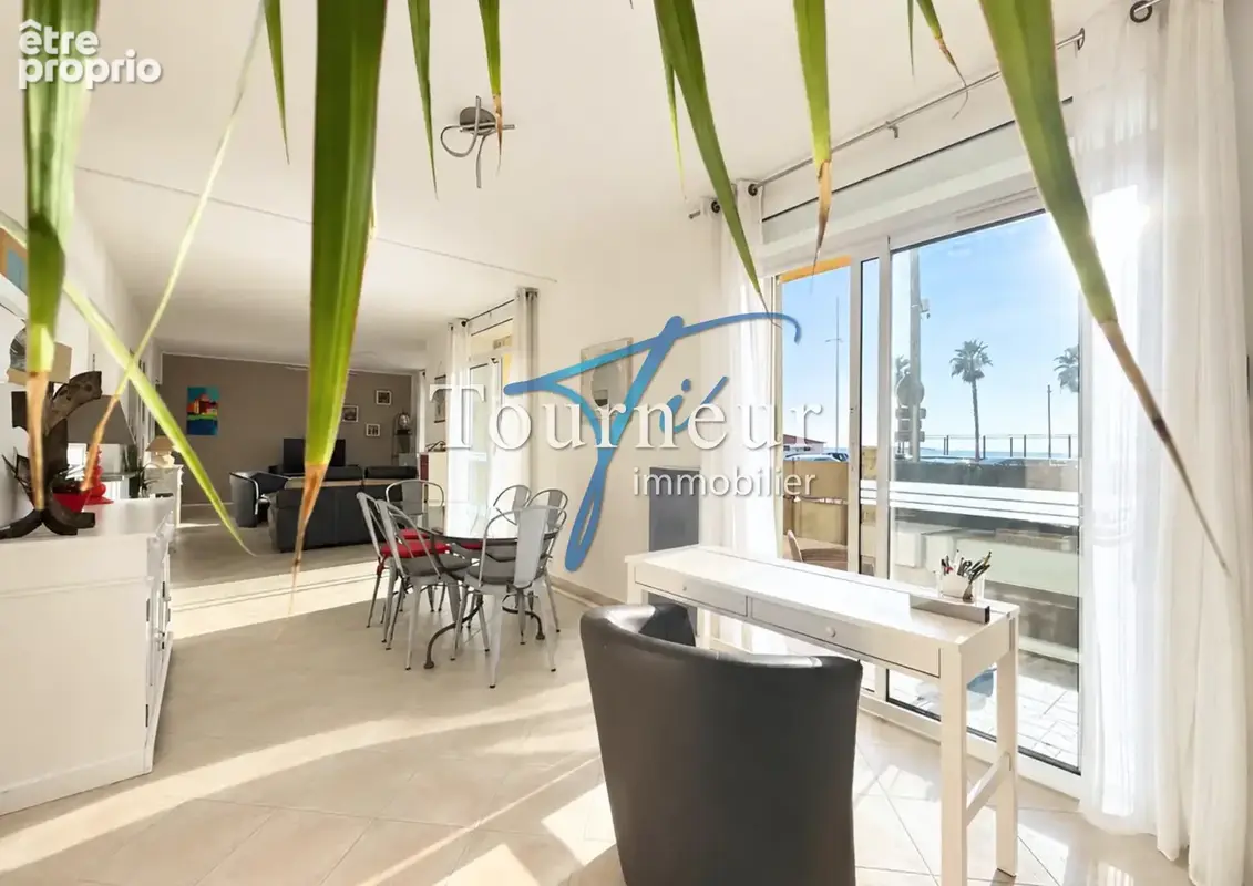 Six fours les lones vue mer a 20m de la plage a 500m du port de sanary t5 de 92m2 avec 80m2 jardin - photo 3
