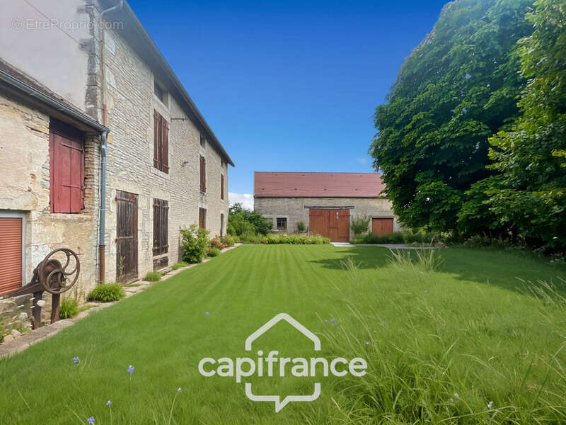 Ensemble immobilier à rénover - photo 3