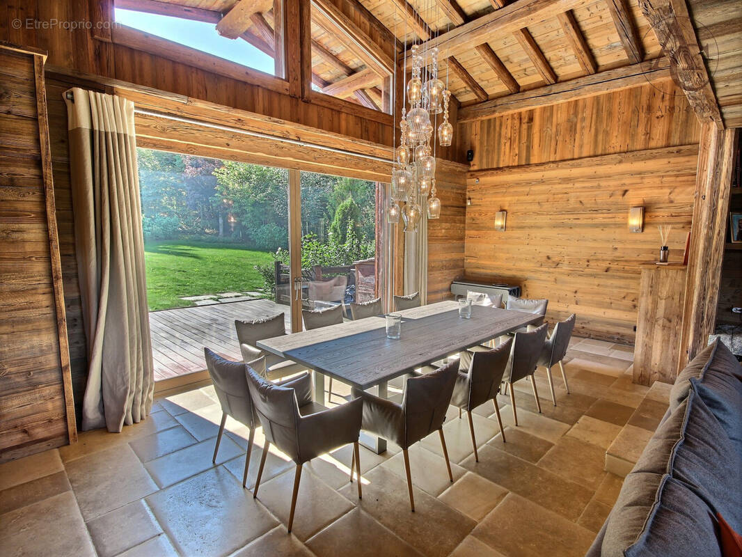 Maison à DEMI-QUARTIER