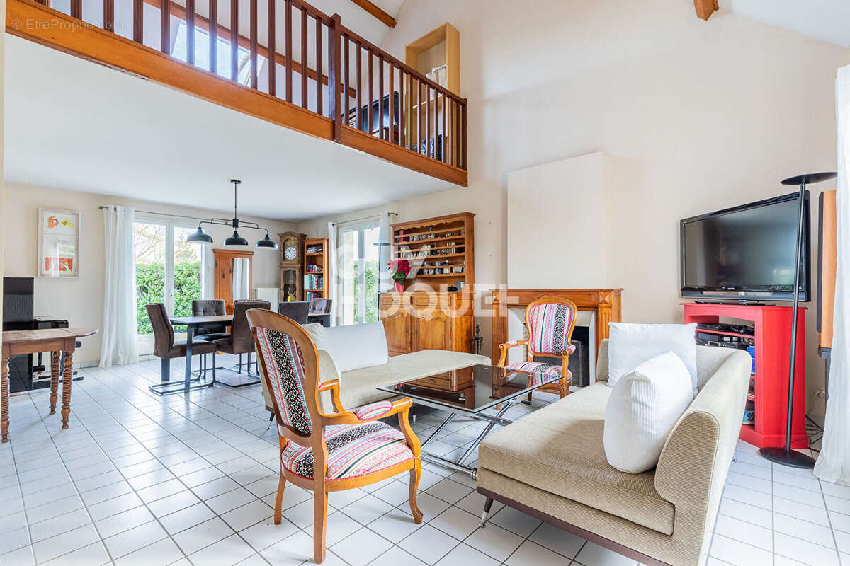 Maison à SAINT-PIERRE-DU-PERRAY