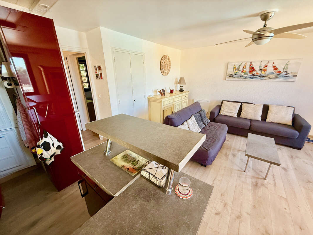 Élégant T2 avec loggia et vue mer panoramique - photo 9