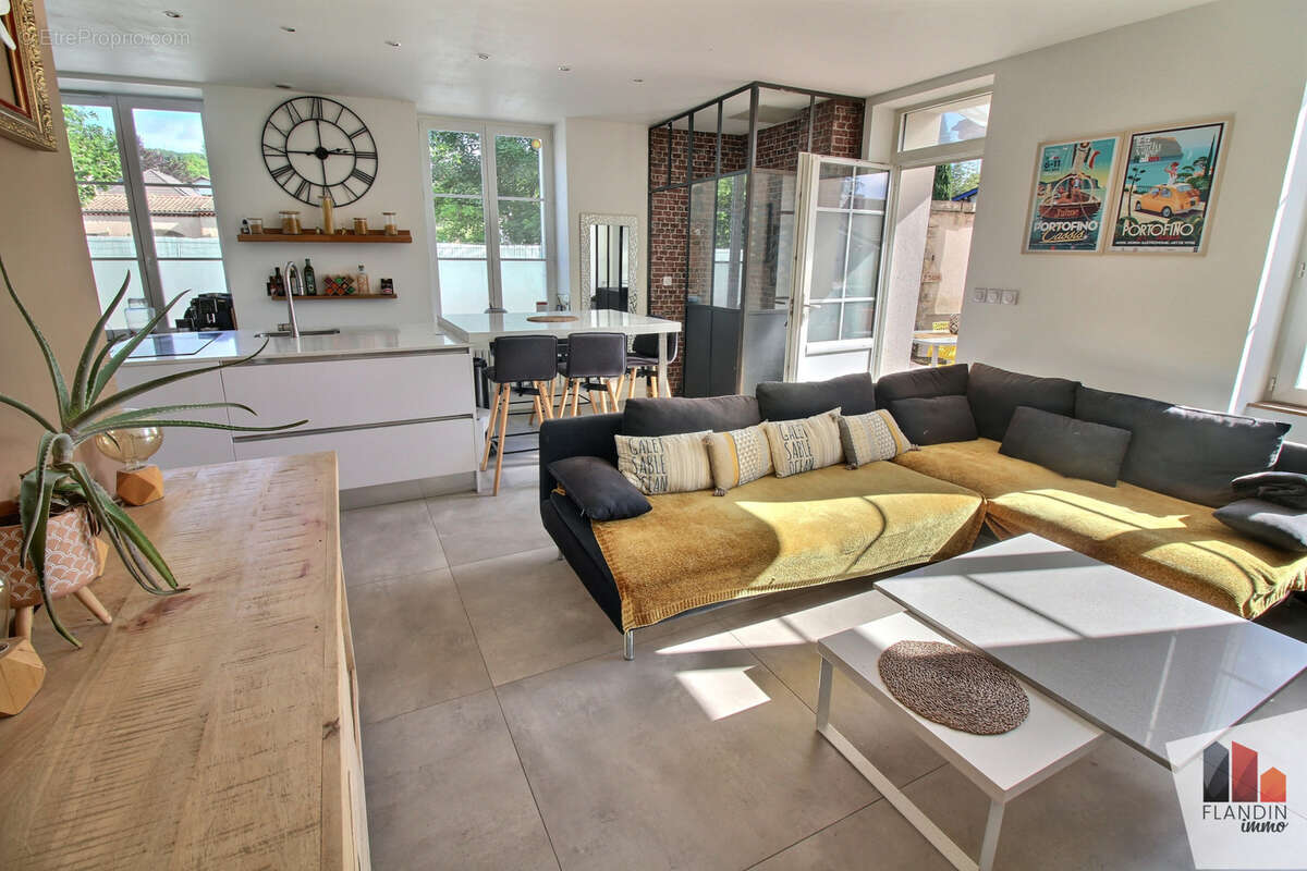 Appartement à CHARLY