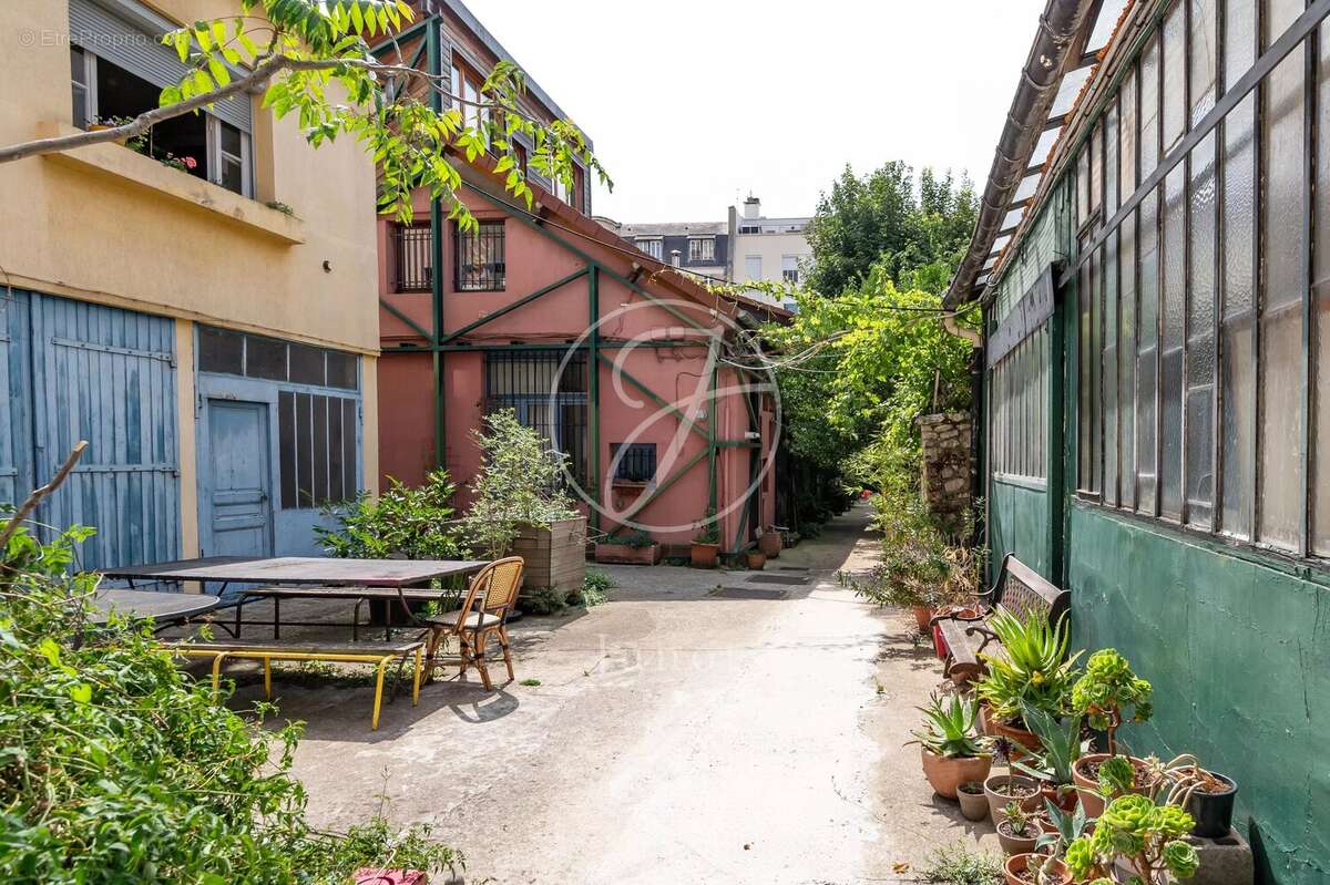 Commerce à PARIS-20E