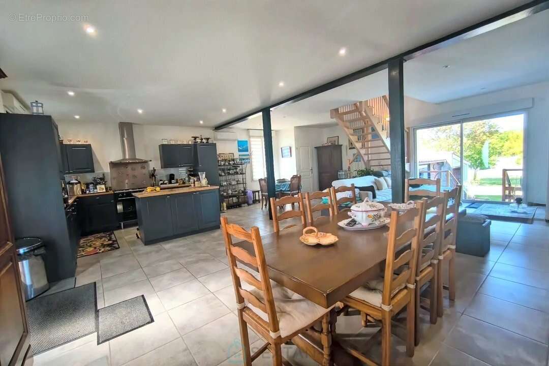 Maison entierement renovee en bord de dordogne - photo 13