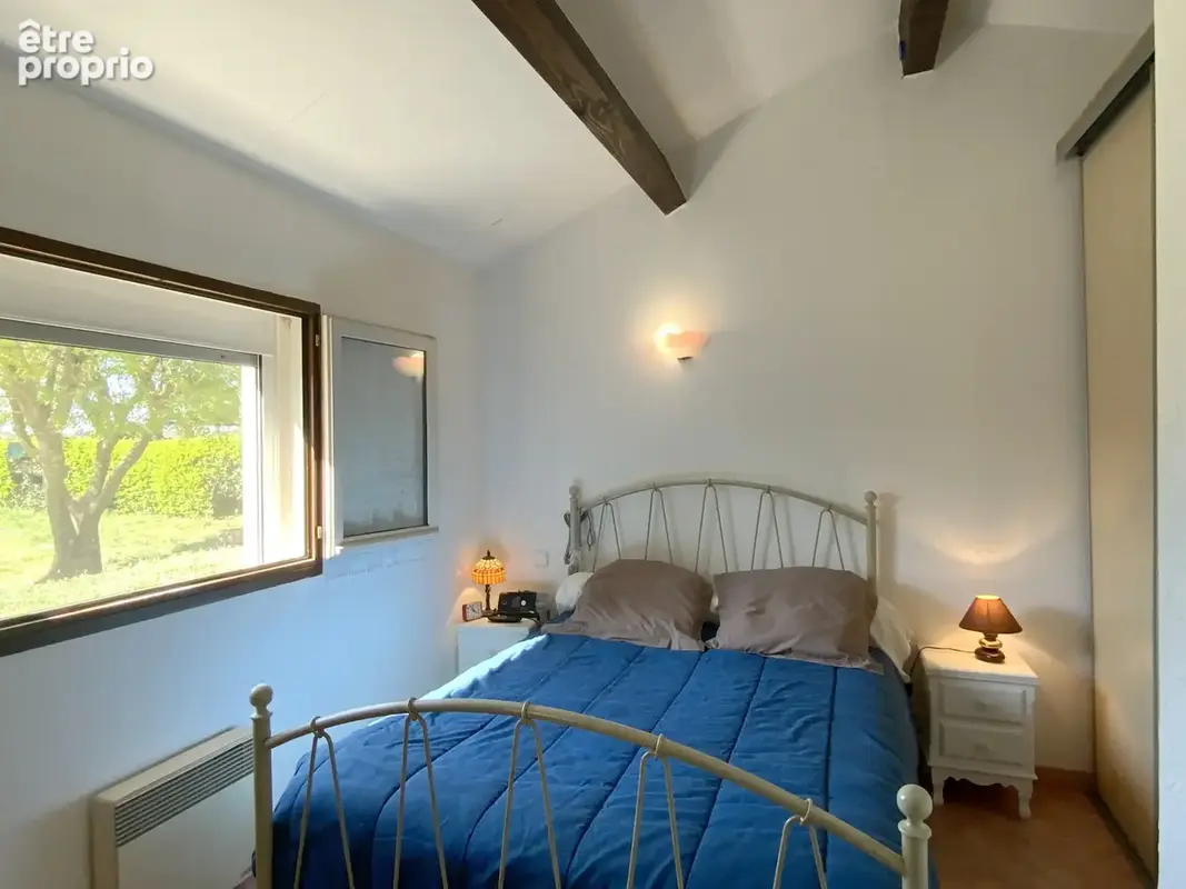 Villa de plain-pied, piscine, terrain paysagé et appartement indépendant. - photo 17