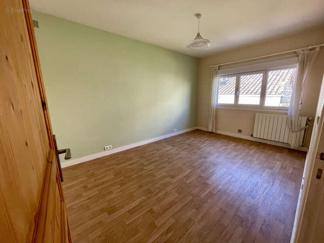 Maison à PORT-D&#039;ENVAUX