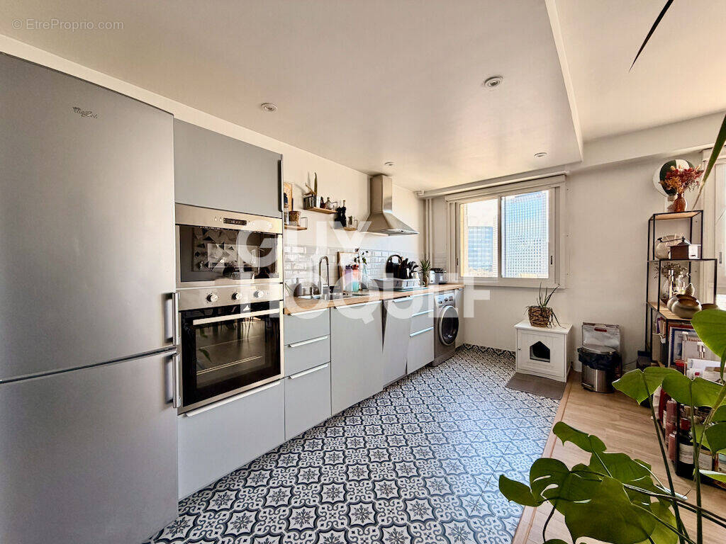 Appartement à COURBEVOIE
