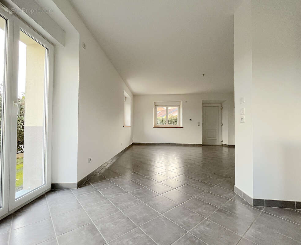 Appartement à POISY