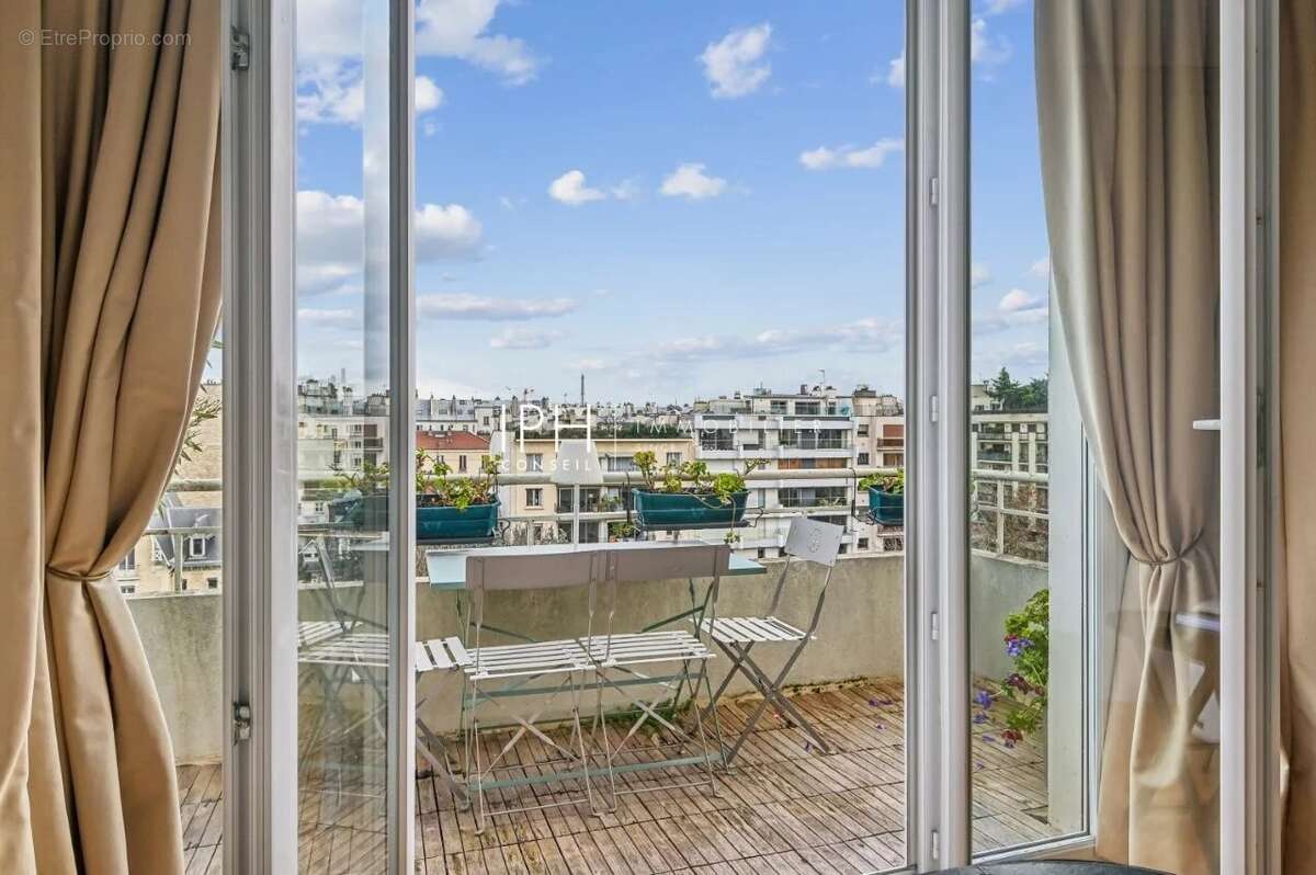 Appartement à NEUILLY-SUR-SEINE