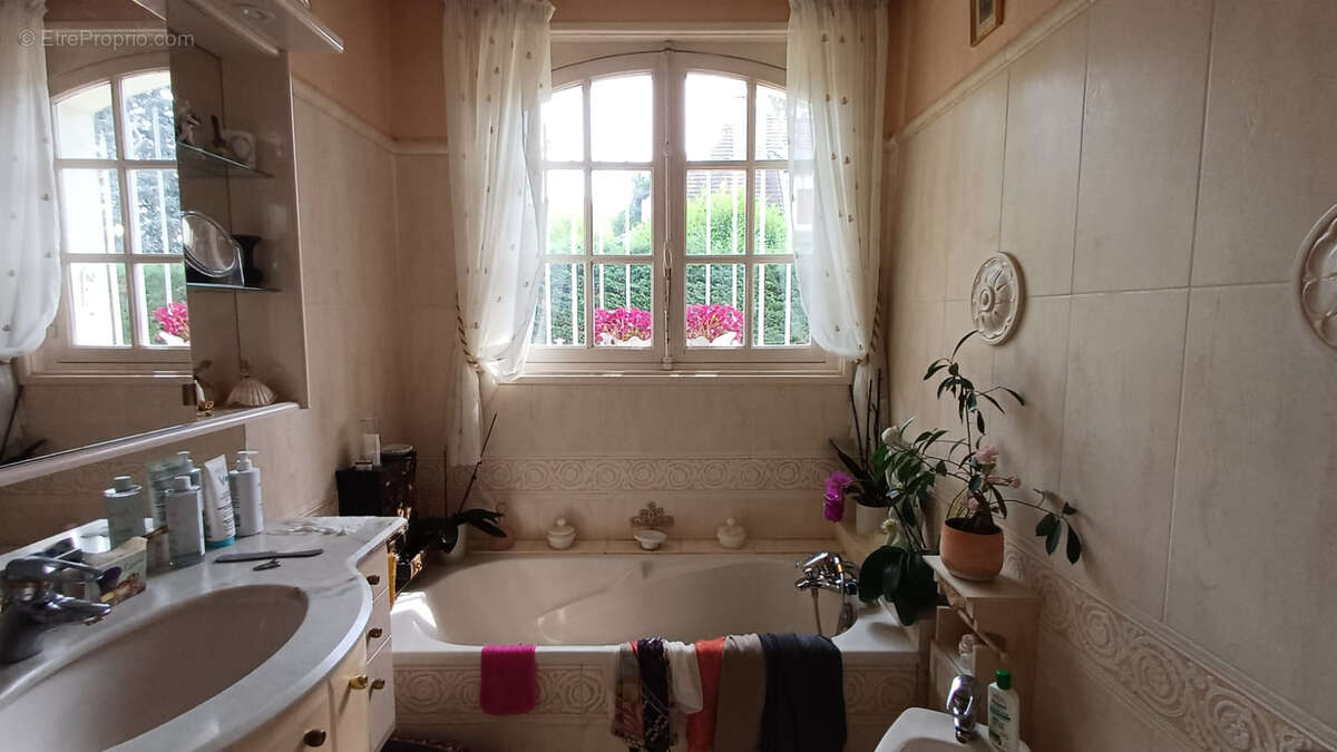 Maison à BELLERIVE-SUR-ALLIER