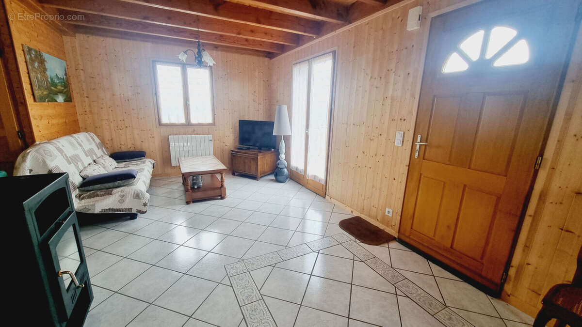 Maison à SAINT-GENES-CHAMPESPE