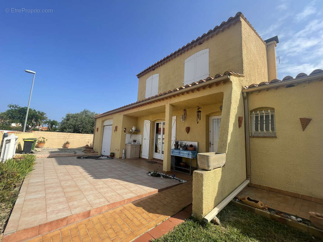 Maison à SAINT-LAURENT-DE-LA-SALANQUE