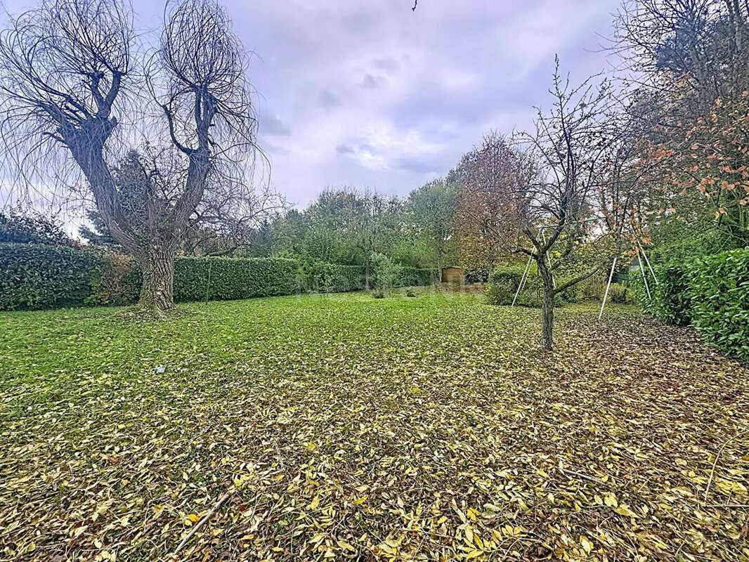 Terrain à VILLERS-SOUS-SAINT-LEU